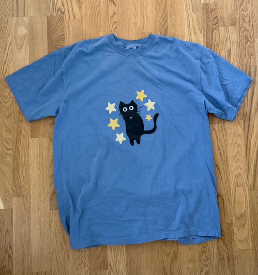 'yaeow' star cat t-shirt with 'yaeow' logo on back